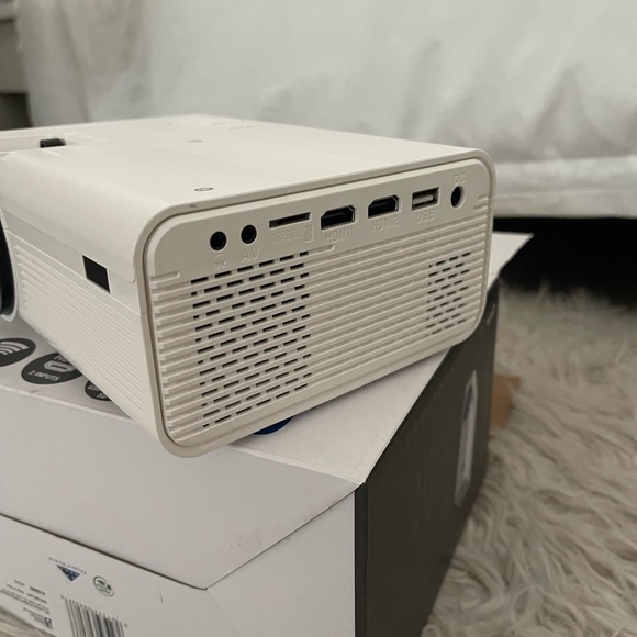 GPX mini projector with Bluetooth - Picture 5 of 9